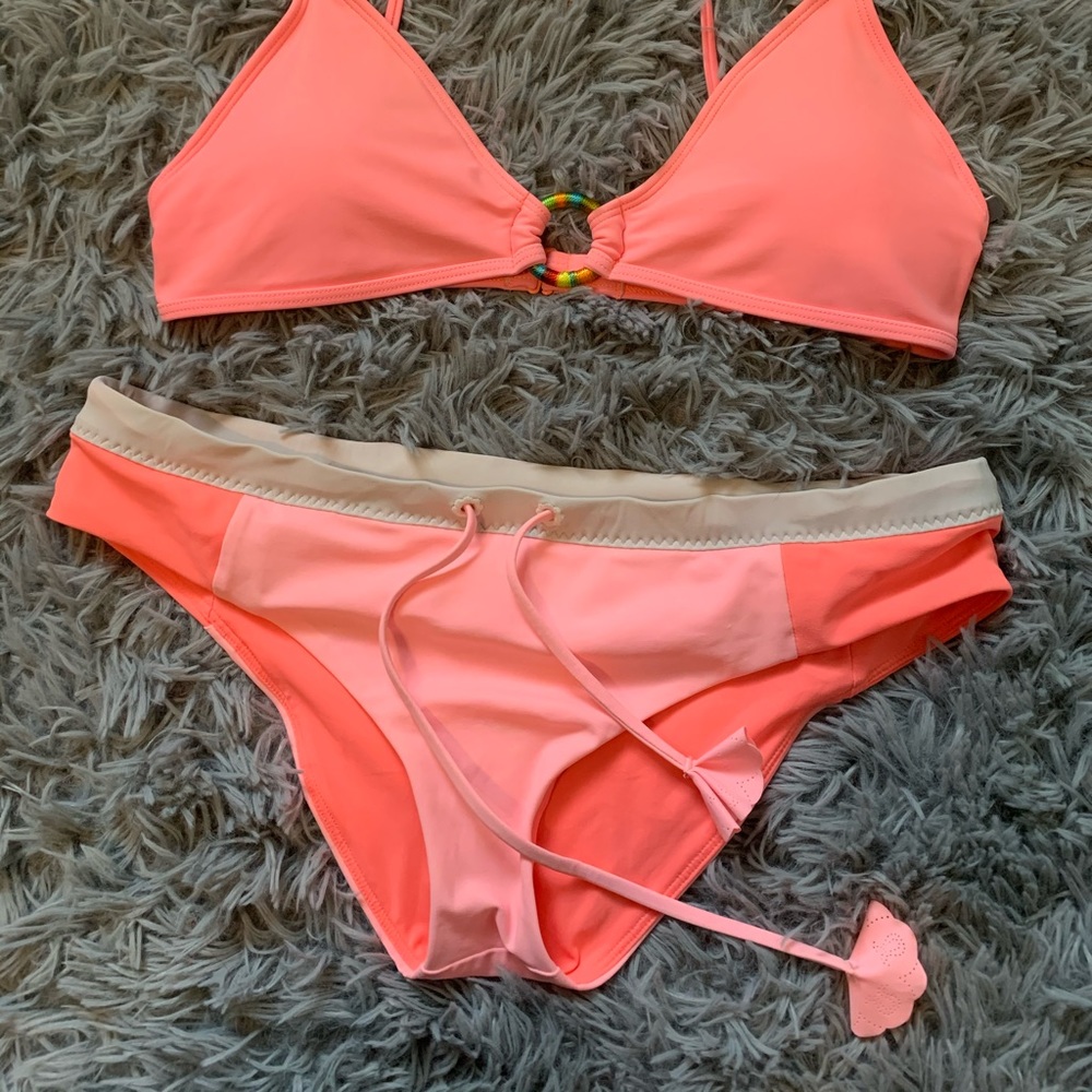 Lululemon swimsuit bottoms